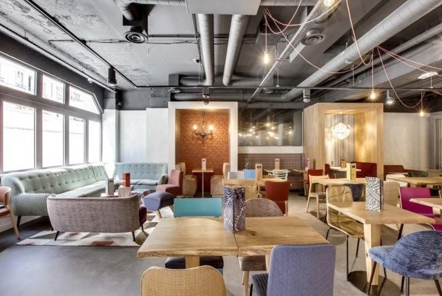 Best Sports Bars in Paris - L'Agité de La Gaité - Mercure Gare Montparnasse