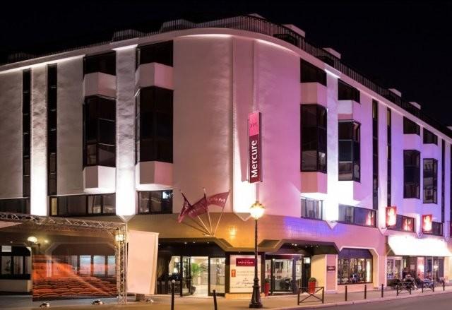 Best Sports Bars in Paris - L'Agité de La Gaité - Mercure Gare Montparnasse