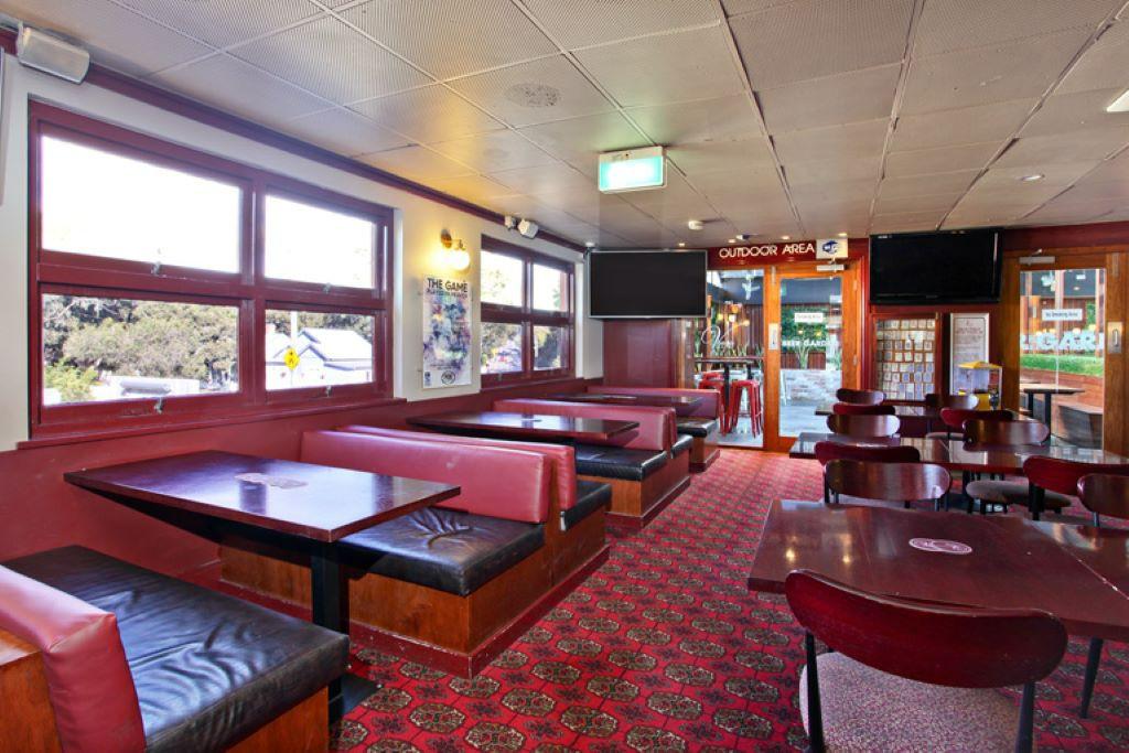Best Sports Bars in Annandale - Victoria Hotel