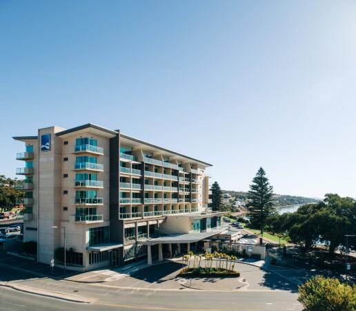 Best Sports Bars in Port Lincoln - Port Lincoln Hotel - Sharkys Sports Bar
