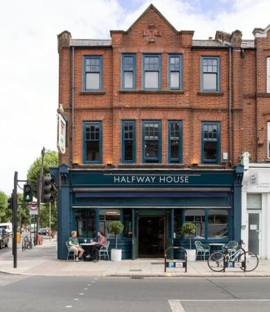 Best Sports Bars in London - Halfway House