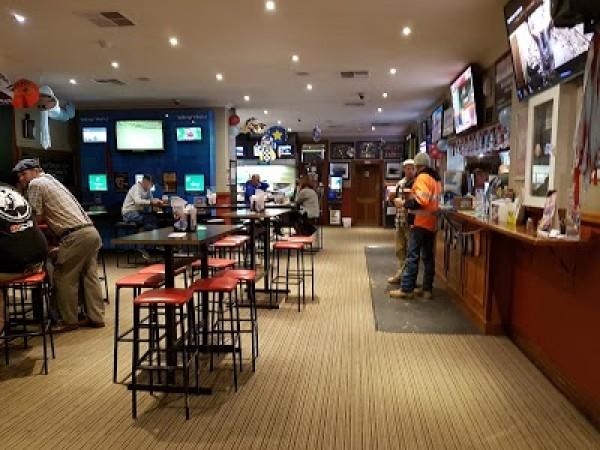 Best Sports Bars in Wagga Wagga - Farmers Home Hotel