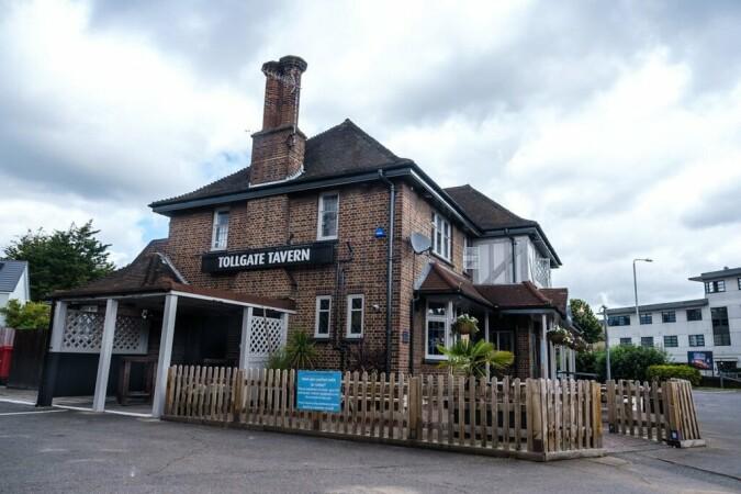 Best Sports Bars in Romford - Tollgate Tavern Romford