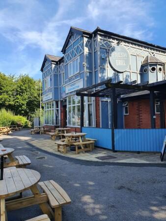 Best Sports Bars in Salford - Henry Boddington Salford