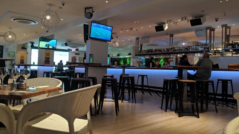 Best Sports Bars in Surfers Paradise - The Cavill Hotel
