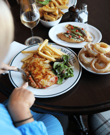 Best Sports Bars in Mornington - The Bay Hotel Mornington
