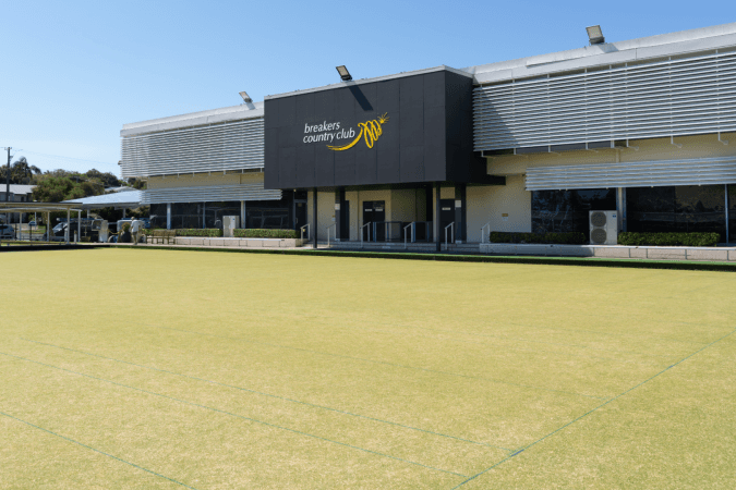 Best Sports Bars in Wamberal - Breakers Country Club