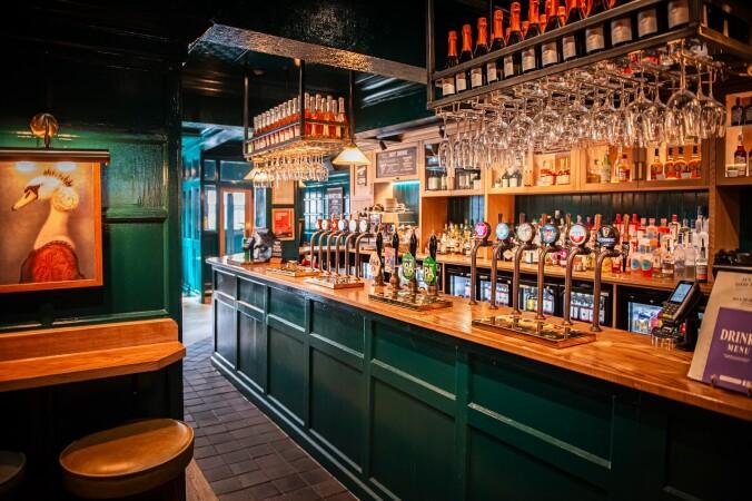 Best Sports Bars in Brentwood - Swan (Brentwood)