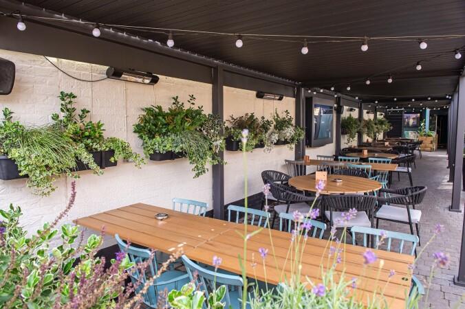 Best Sports Bars in Brentwood - Swan (Brentwood)