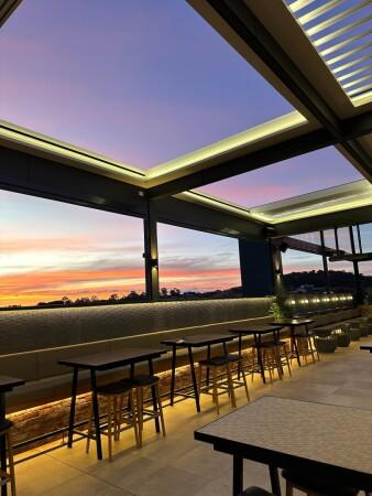 Best Sports Bars in Beaconsfield - Pink Hill Hotel