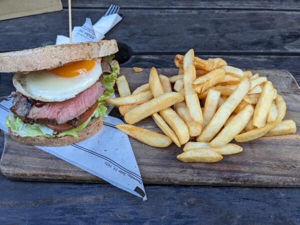 Best Sports Bars in Auckland - The Right Track Sports Cafe