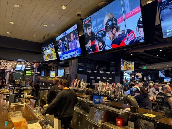 Best Sports Bars in Las Vegas - Tom's Watch Bar @ Las Vegas