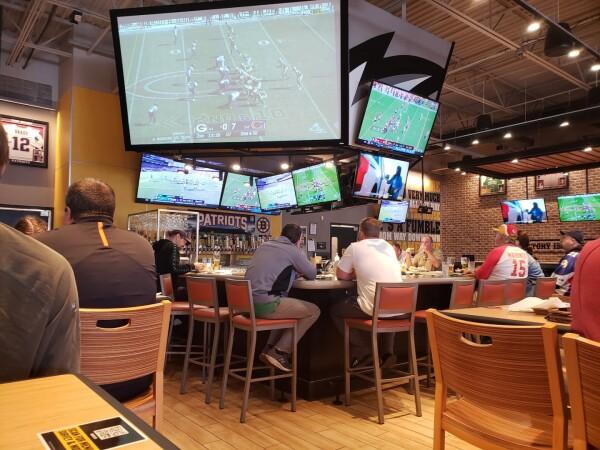 Best Sports Bars in Topsham - Buffalo Wild Wings @ Topsham, Me