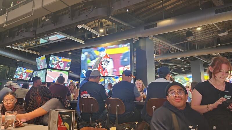 Best Sports Bars in Sacramento - Tom's Watch Bar @ Sacramento