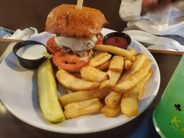 Best Sports Bars in Stockton - Kings Card Club