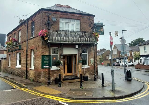 Best Sports Bars in Watford - Estcourt Tavern (Watford)