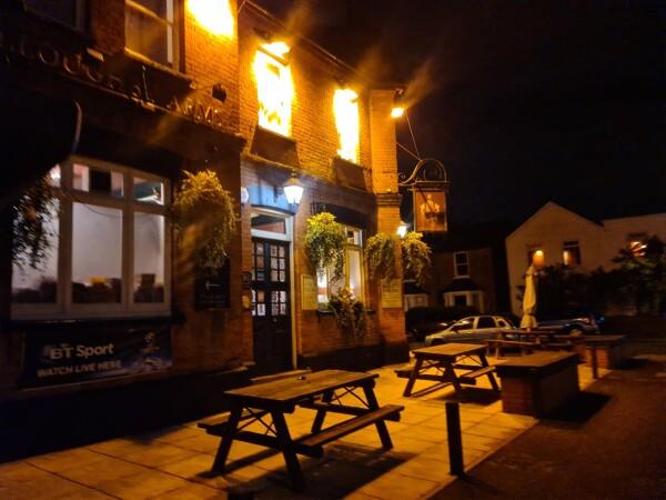 Best Sports Bars in Kingston Upon Thames - Willoughby Arms