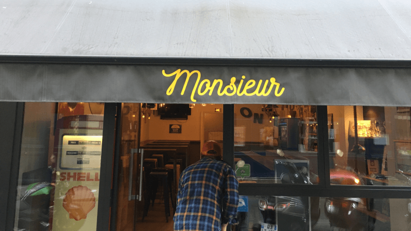 Best Sports Bars in Paris - Monsieur Le Zinc Odeon
