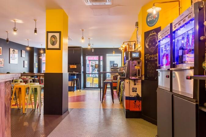Best Sports Bars in Paris - Monsieur Le Zinc Bonne Nouvelle