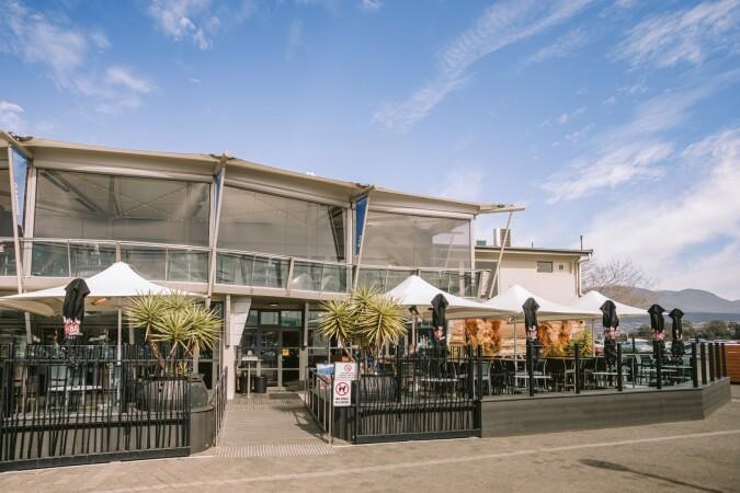 Best Sports Bars in Bellerive - Waterfront Hotel
