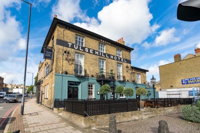 Best Sports Bars in London - Tulse Hill Hotel