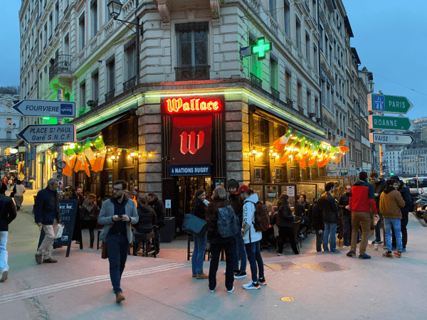 Best Sports Bars in Lyon - Wallace Bar