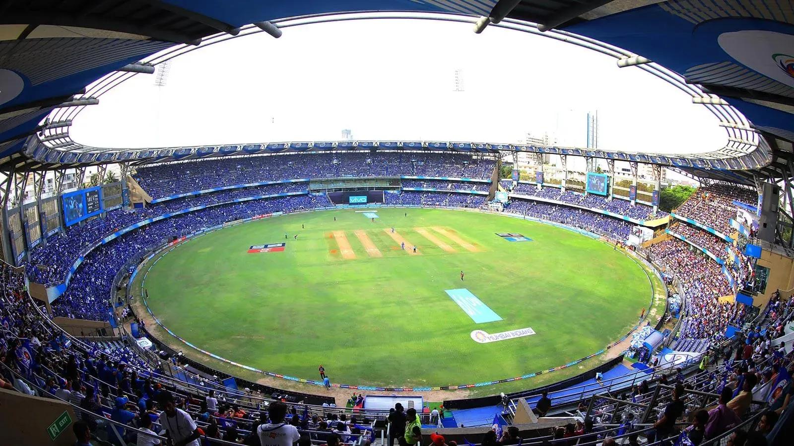 Pubs showing Mumbai Indians, pubs showing Mumbai Indians, pubs showing Mumbai Indians games live, sports bars showing Mumbai Indians live 